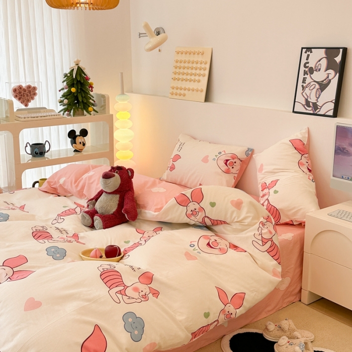 91家纺网 家纺一手货源 找家纺 昔可家纺 2023新款迪士尼系列全棉四件套 粉色小猪噗噗