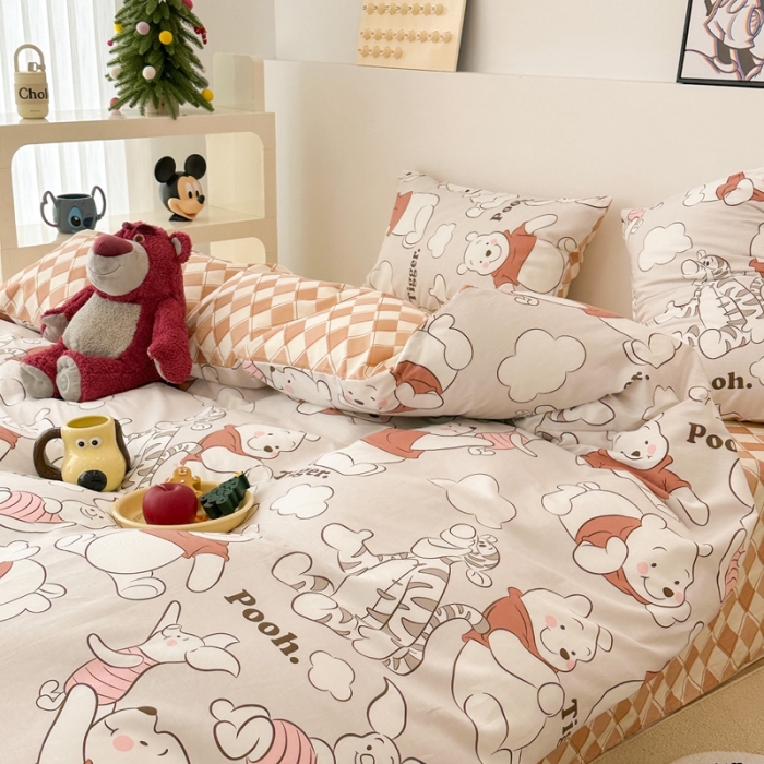 91家纺网 家纺一手货源 找家纺 昔可家纺 2023新款迪士尼系列全棉四件套 红衣服维尼