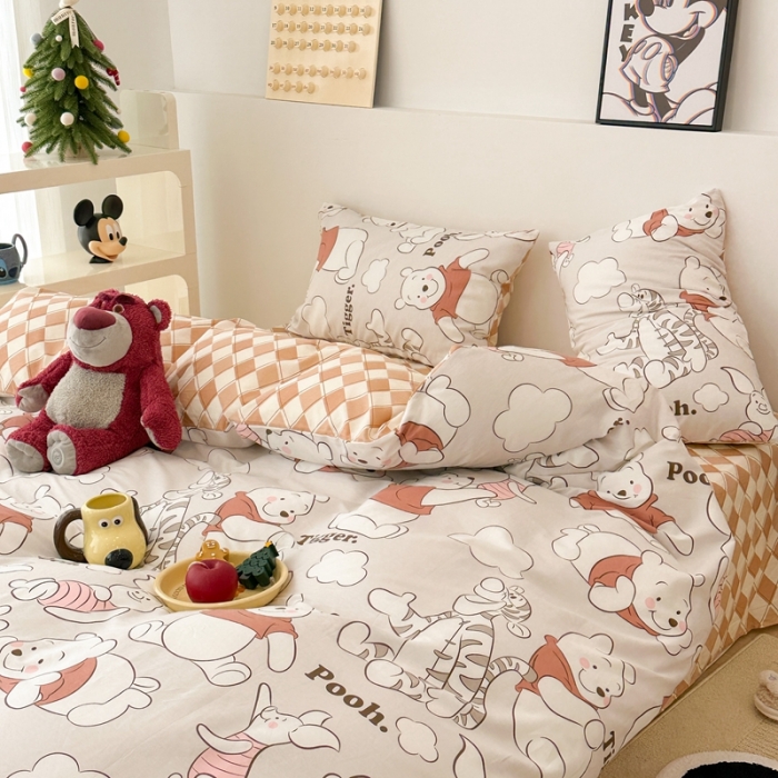 91家纺网 家纺一手货源 找家纺 昔可家纺 2023新款迪士尼系列全棉四件套 红衣服维尼