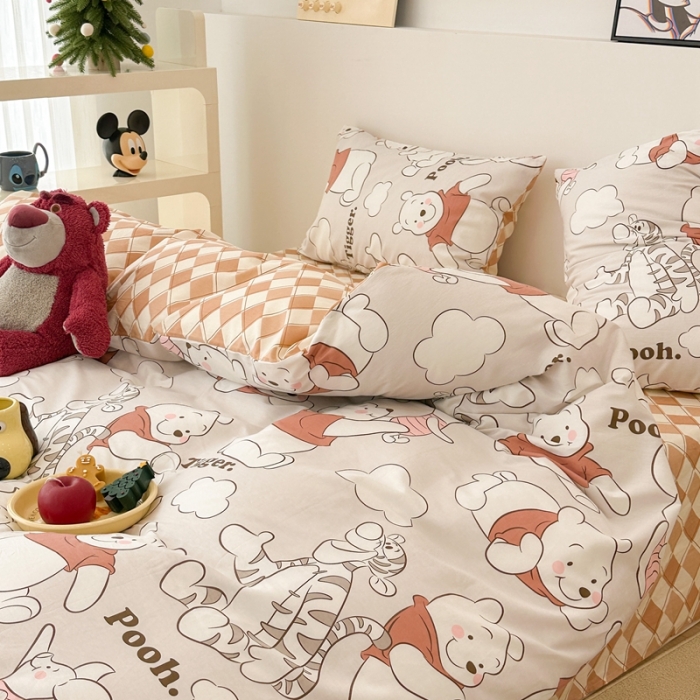 91家纺网 家纺一手货源 找家纺 昔可家纺 2023新款迪士尼系列全棉四件套 红衣服维尼