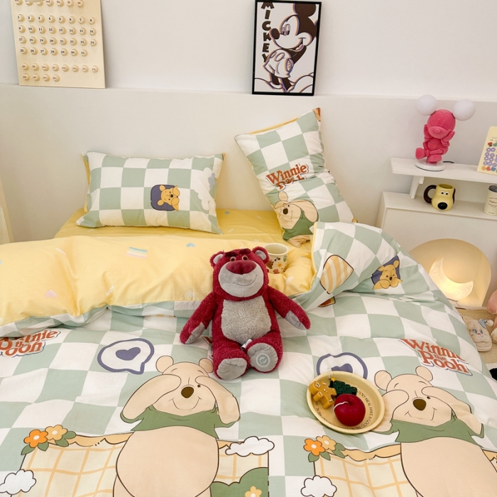91家纺网 家纺一手货源 找家纺 昔可家纺 2023新款迪士尼系列全棉四件套 绿棋盘维尼