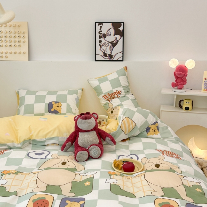 91家纺网 家纺一手货源 找家纺 昔可家纺 2023新款迪士尼系列全棉四件套 绿棋盘维尼