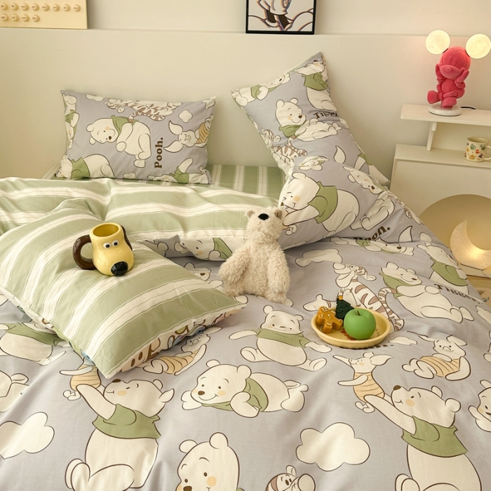 91家纺网 家纺一手货源 找家纺 昔可家纺 2023新款迪士尼系列全棉四件套 绿衣服维尼