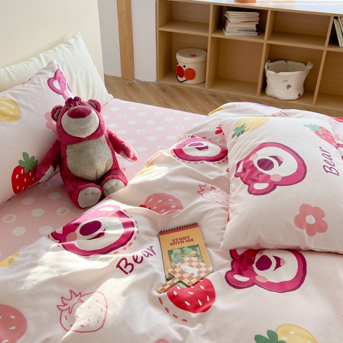 91家纺网 家纺一手货源 找家纺 柚子YOUTH 2023新款40支13372全棉迪士尼系列四件套 可爱草莓熊