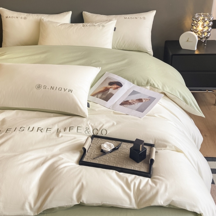 91家纺网 家纺一手货源 找家纺 卡姿 2023新款轻奢简约刺绣四件套—自由风格 自由风（白+豆绿）