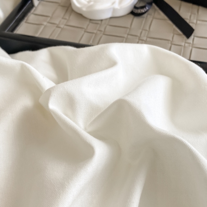 91家纺网 家纺一手货源 找家纺 卡姿 2023新款轻奢简约刺绣四件套—自由风格 自由风（白+豆绿）