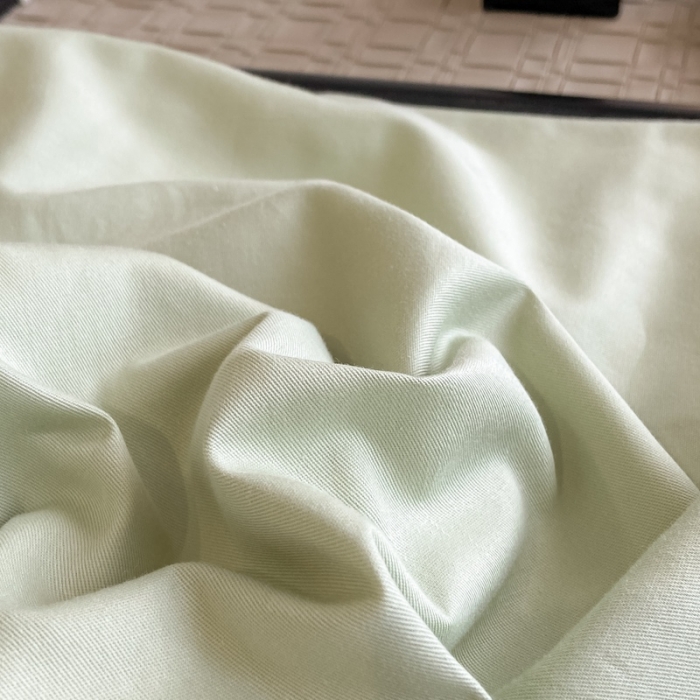 91家纺网 家纺一手货源 找家纺 卡姿 2023新款轻奢简约刺绣四件套—自由风格 自由风（白+豆绿）