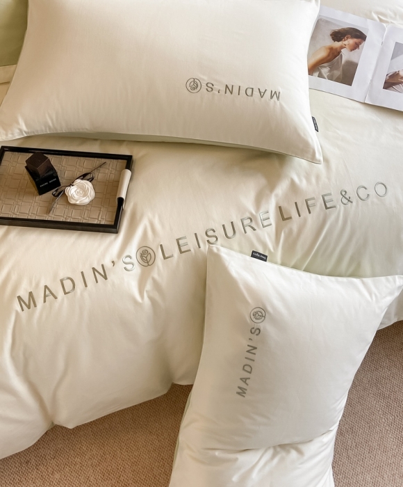 91家纺网 家纺一手货源 找家纺 卡姿 2023新款轻奢简约刺绣四件套—自由风格 自由风（白+豆绿）