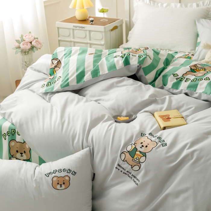 91家纺网 家纺一手货源 找家纺 卡姿 2023新款全棉呆萌小刺绣四件套第二波 可乐熊