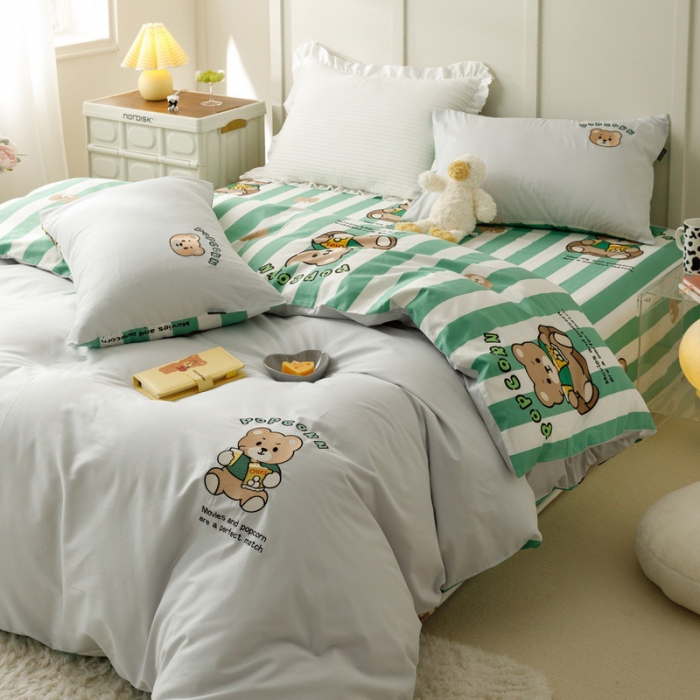 91家纺网 家纺一手货源 找家纺 卡姿 2023新款全棉呆萌小刺绣四件套第二波 可乐熊