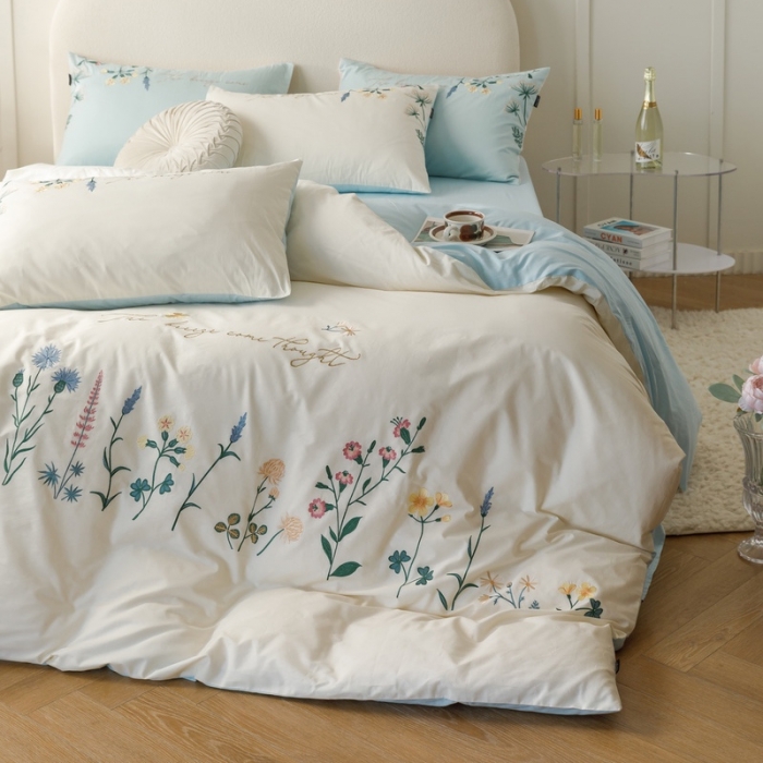 91家纺网 家纺一手货源 找家纺 卡姿家纺 2023新款优雅风刺绣四件套—花季 花季白