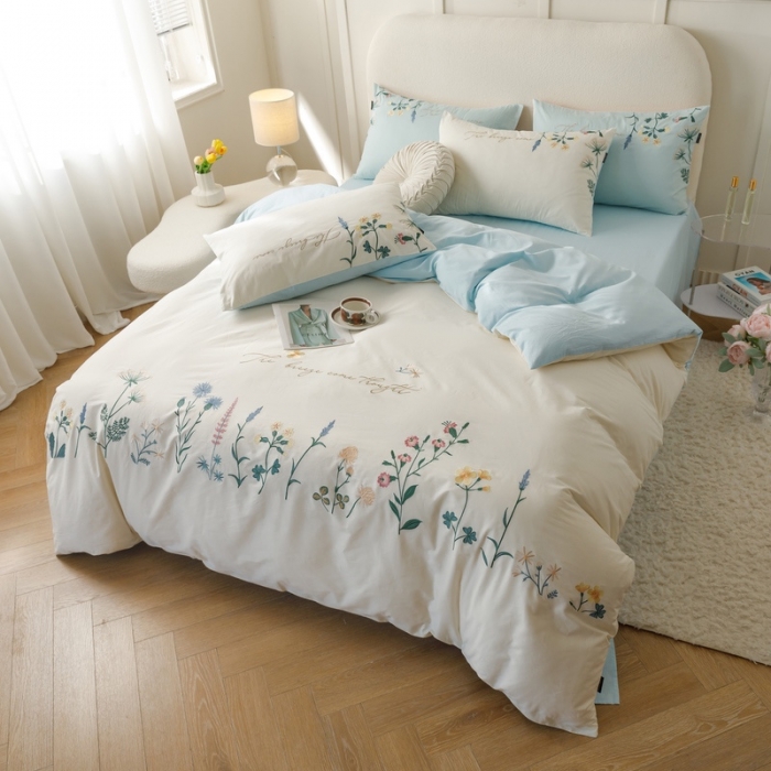 91家纺网 家纺一手货源 找家纺 卡姿家纺 2023新款优雅风刺绣四件套—花季 花季白