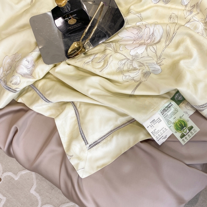 91家纺网 家纺一手货源 找家纺 娇逸家居 2024新款40天丝莫代尔镂空款夏凉被 春意黄