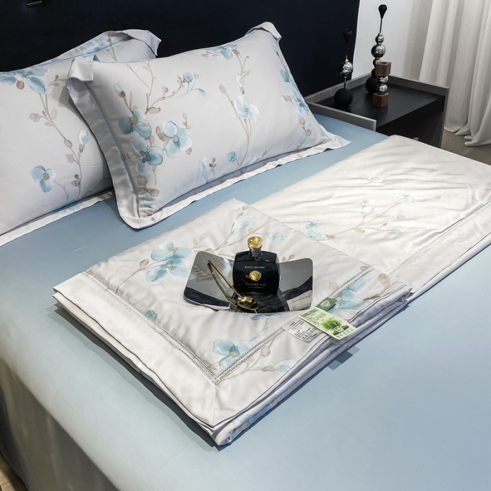 91家纺网 家纺一手货源 找家纺 娇逸家居 2024新款40天丝莫代尔镂空款夏凉被 洛佳蓝