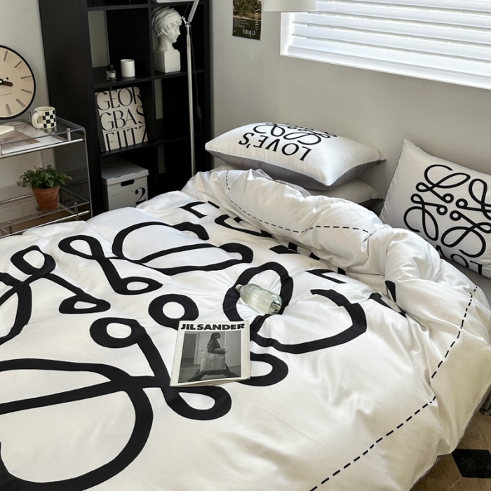 91家纺网 家纺一手货源 找家纺 摩卡 2024春夏新品进口水洗真丝现代简约系列四件套 至爱-白