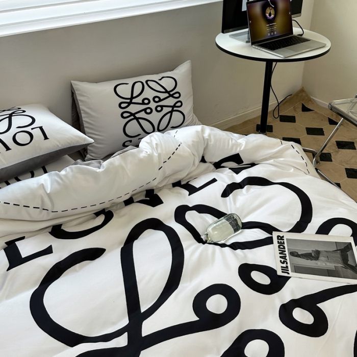 91家纺网 家纺一手货源 找家纺 摩卡 2024春夏新品进口水洗真丝现代简约系列四件套 至爱-白