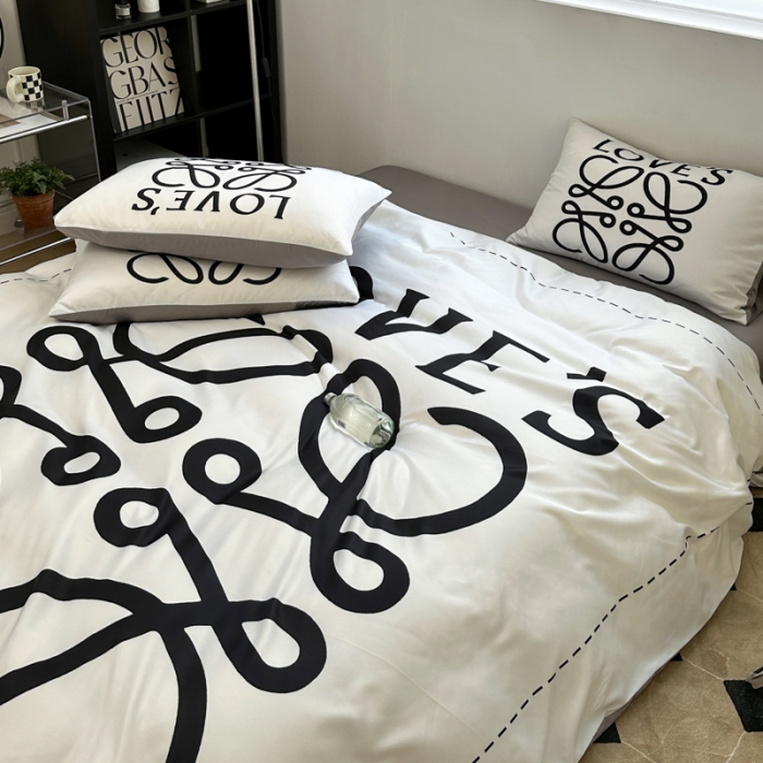 91家纺网 家纺一手货源 找家纺 摩卡 2024春夏新品进口水洗真丝现代简约系列四件套 至爱-白