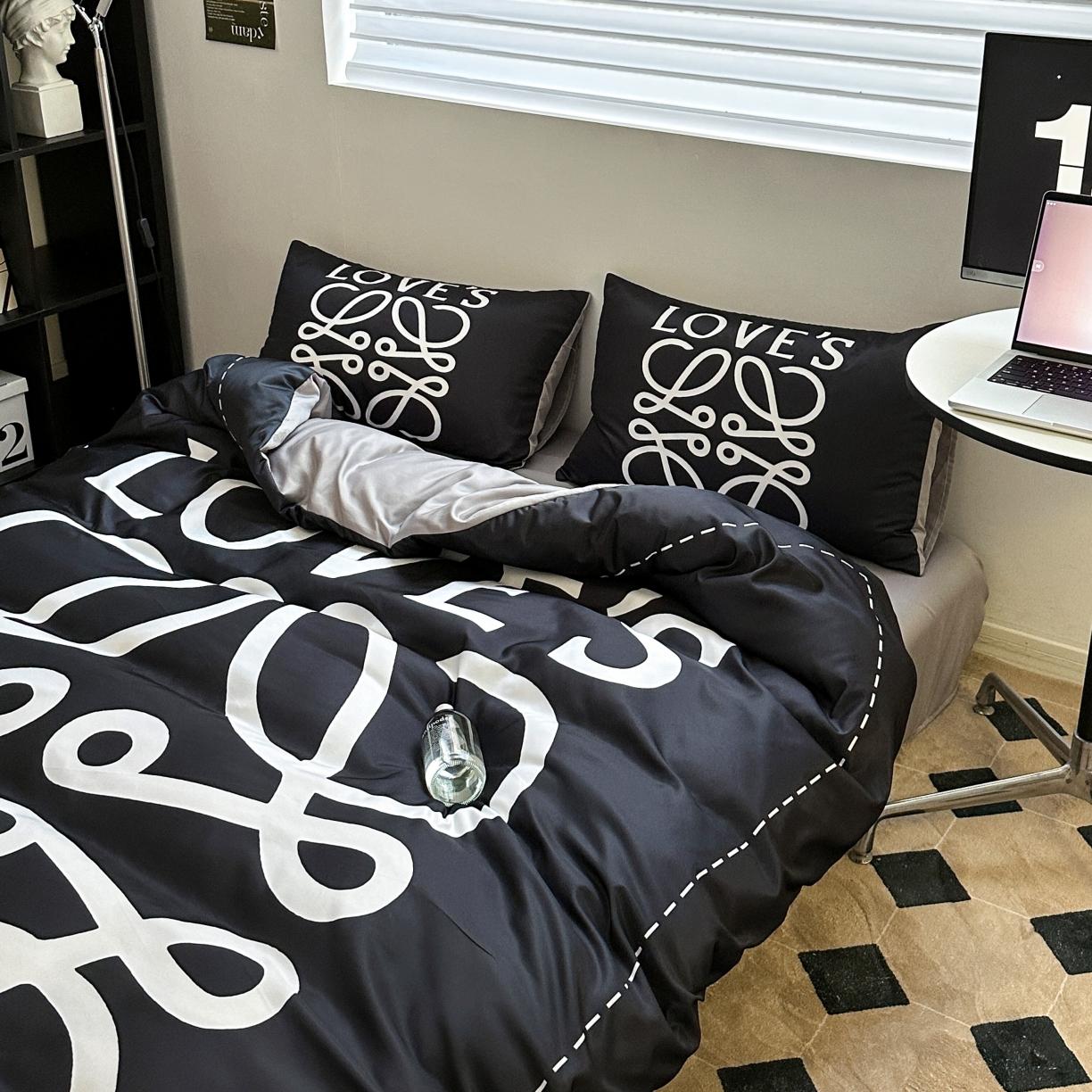 91家纺网 家纺一手货源 找家纺 摩卡 2024春夏新品进口水洗真丝现代简约系列四件套 至爱-黑