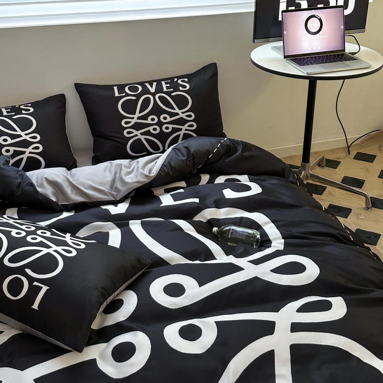 91家纺网 家纺一手货源 找家纺 摩卡 2024春夏新品进口水洗真丝现代简约系列四件套 至爱-黑