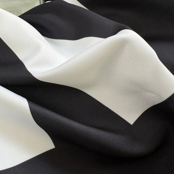 91家纺网 家纺一手货源 找家纺 摩卡 2024春夏新品进口水洗真丝现代简约系列四件套 周末-黑