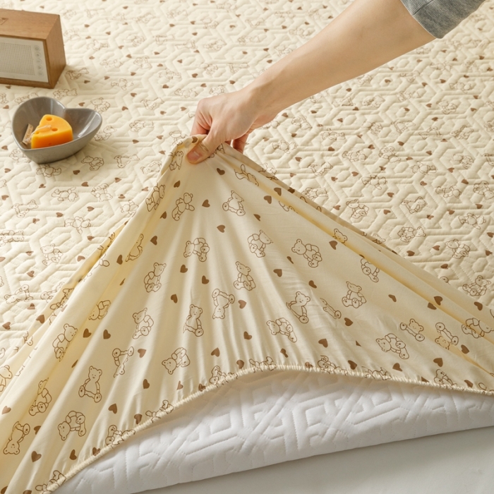 91家纺网 家纺一手货源 找家纺 忘忧草 2023新款全棉夹棉床笠纯棉印花小清新花卉系列 贝贝熊