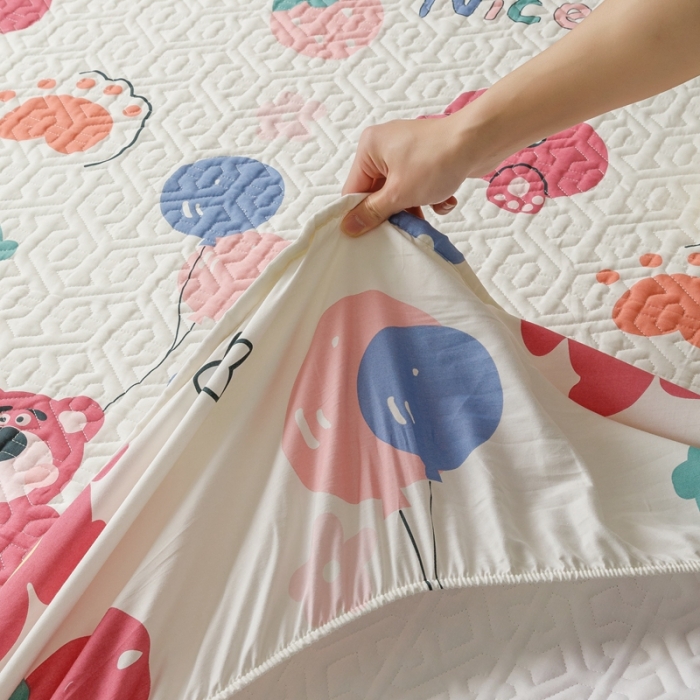 91家纺网 家纺一手货源 找家纺 忘忧草 2023新款全棉夹棉床笠纯棉印花小清新花卉系列 草莓熊