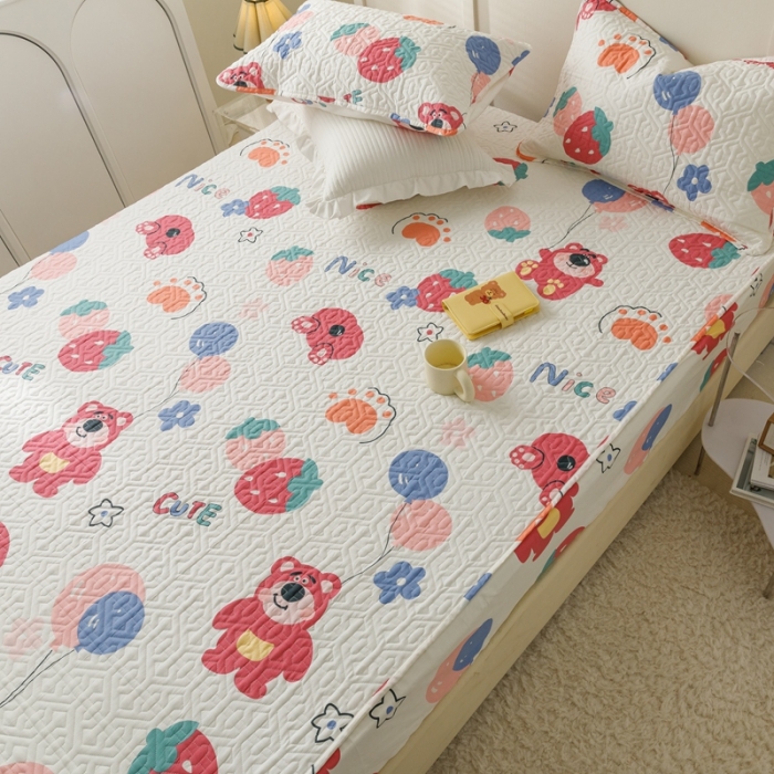 91家纺网 家纺一手货源 找家纺 忘忧草 2023新款全棉夹棉床笠纯棉印花小清新花卉系列 草莓熊