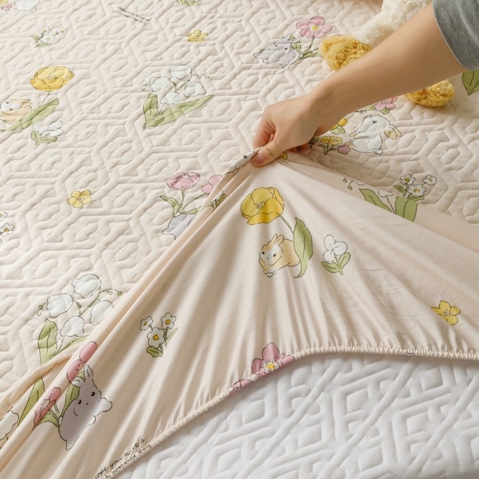 91家纺网 家纺一手货源 找家纺 忘忧草 2023新款全棉夹棉床笠纯棉印花小清新花卉系列 园林兔-玉
