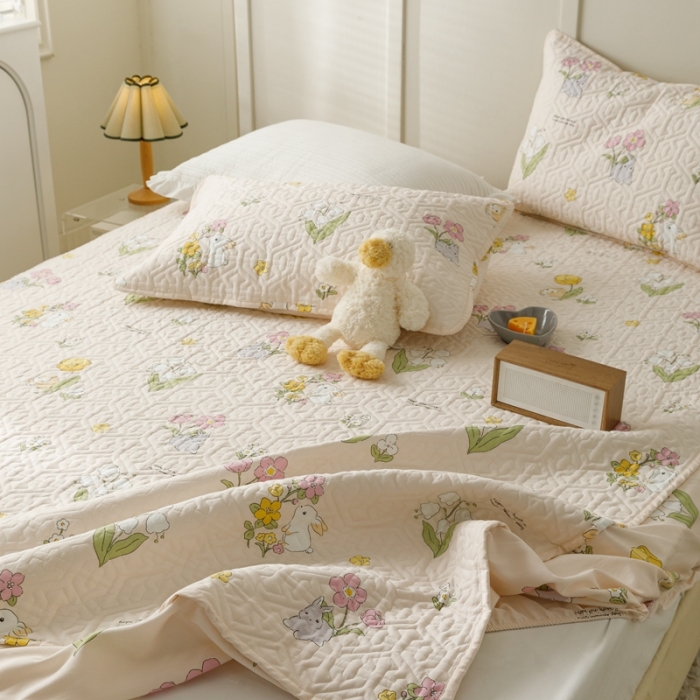 91家纺网 家纺一手货源 找家纺 忘忧草 2023新款全棉夹棉床笠纯棉印花小清新花卉系列 园林兔-玉