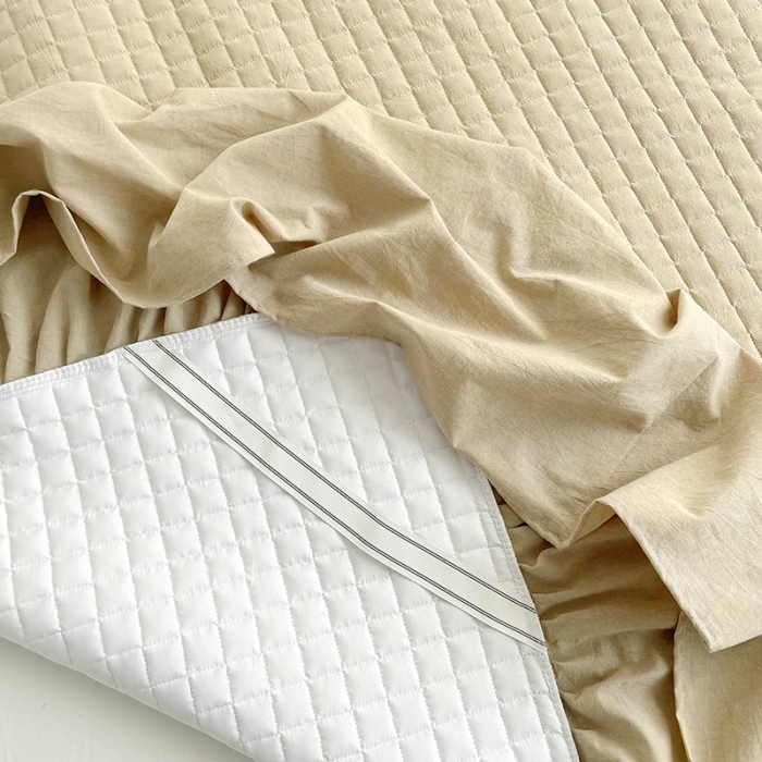 91家纺网 家纺一手货源 找家纺 忘忧草 2023新款全棉色织水洗棉床裙纯棉夹棉加厚纯色无印 格韵-卡其