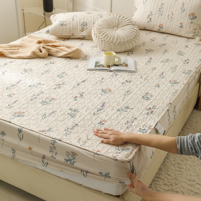 91家纺网 家纺一手货源 找家纺 忘忧草 2023新款全棉夹棉床笠纯棉印花小清新花卉系列 四季予你