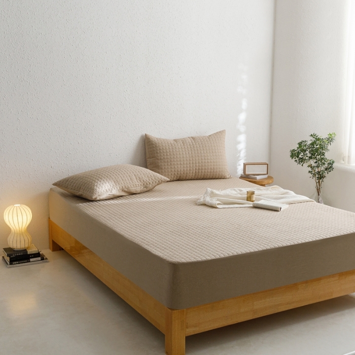 91家纺网 家纺一手货源 找家纺 忘忧草 2023新款全棉色织水洗棉夹棉床笠纯棉无印风格纯色 格韵-卡其