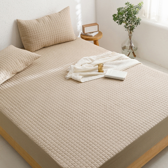 91家纺网 家纺一手货源 找家纺 忘忧草 2023新款全棉色织水洗棉夹棉床笠纯棉无印风格纯色 格韵-卡其