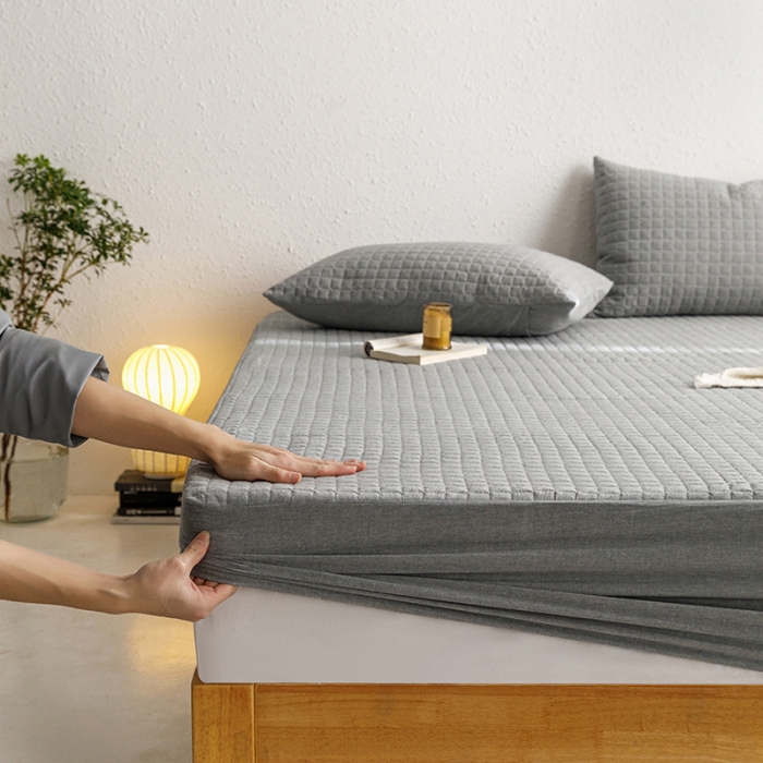 91家纺网 家纺一手货源 找家纺 忘忧草 2023新款全棉色织水洗棉夹棉床笠纯棉无印风格纯色 格韵-浅灰