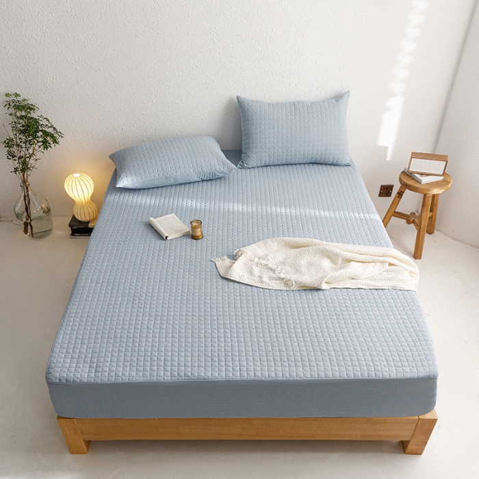 91家纺网 家纺一手货源 找家纺 忘忧草 2023新款全棉色织水洗棉夹棉床笠纯棉无印风格纯色 格韵-浅蓝