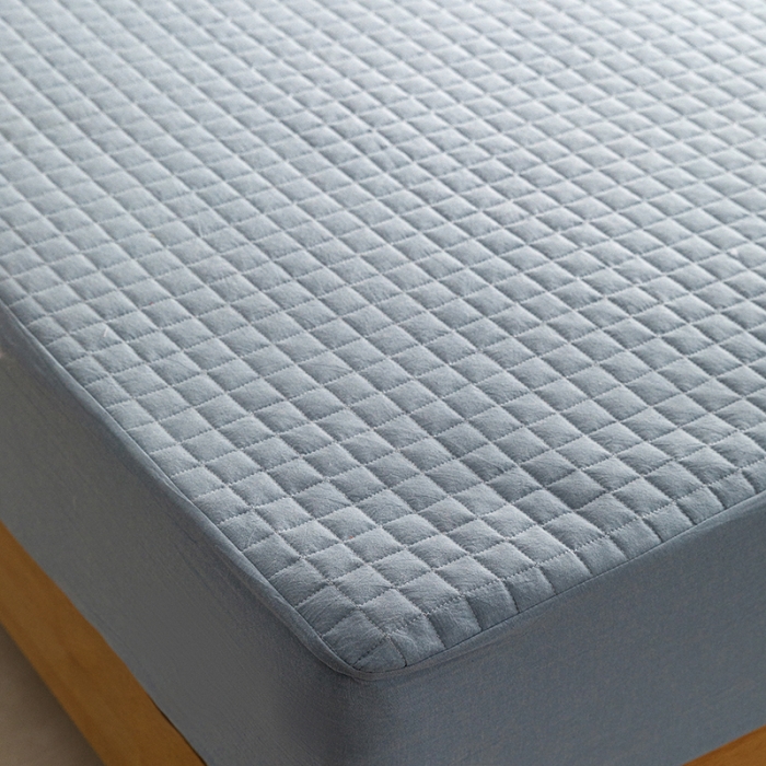 91家纺网 家纺一手货源 找家纺 忘忧草 2023新款全棉色织水洗棉夹棉床笠纯棉无印风格纯色 格韵-浅蓝