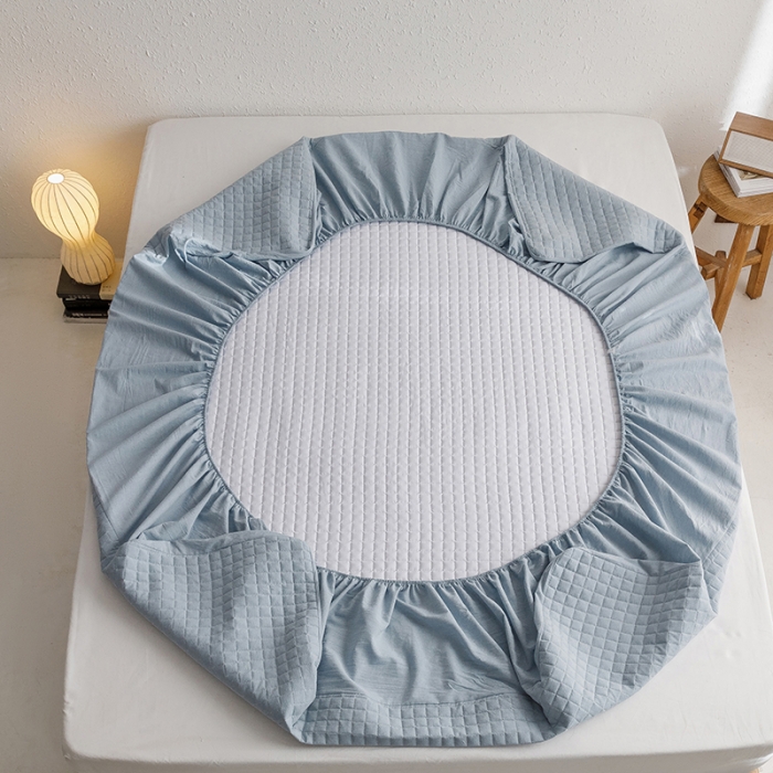 91家纺网 家纺一手货源 找家纺 忘忧草 2023新款全棉色织水洗棉夹棉床笠纯棉无印风格纯色 格韵-浅蓝