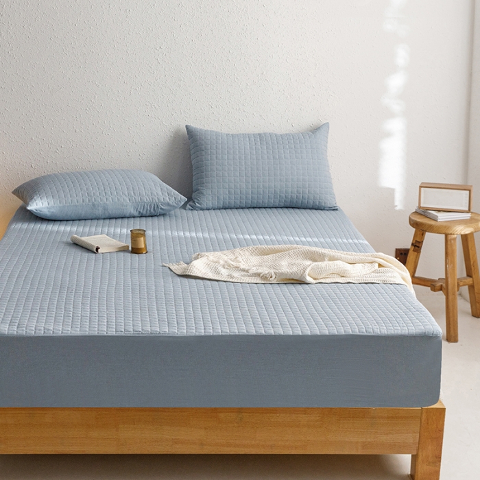 91家纺网 家纺一手货源 找家纺 忘忧草 2023新款全棉色织水洗棉夹棉床笠纯棉无印风格纯色 格韵-浅蓝