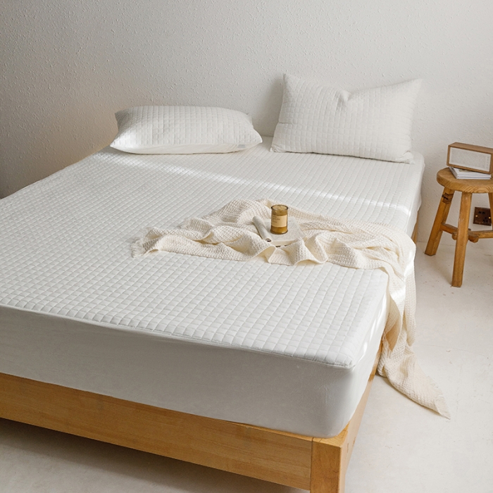 91家纺网 家纺一手货源 找家纺 忘忧草 2023新款全棉色织水洗棉夹棉床笠纯棉无印风格纯色 格韵-雅白