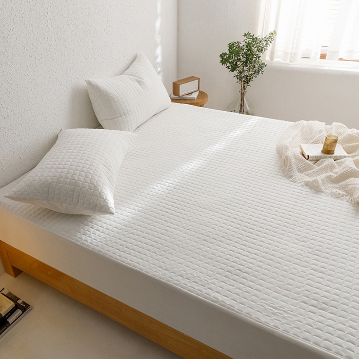 91家纺网 家纺一手货源 找家纺 忘忧草 2023新款全棉色织水洗棉夹棉床笠纯棉无印风格纯色 格韵-雅白