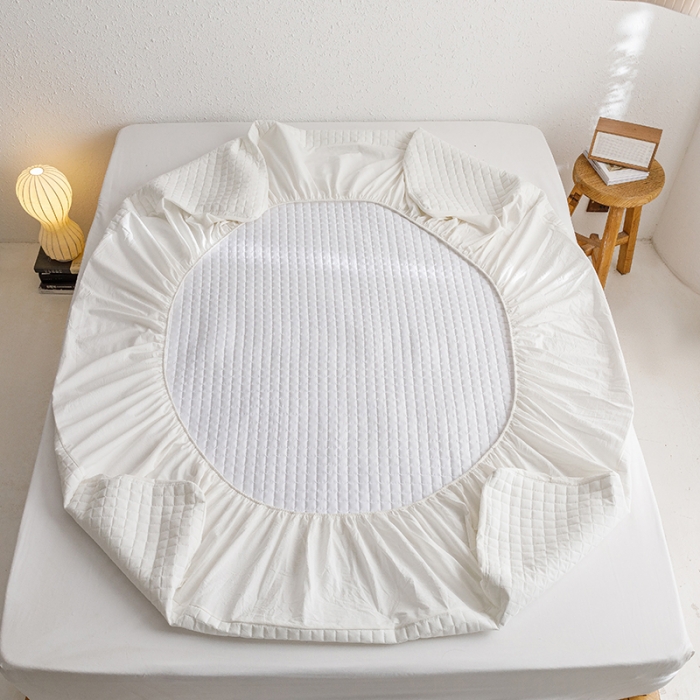 91家纺网 家纺一手货源 找家纺 忘忧草 2023新款全棉色织水洗棉夹棉床笠纯棉无印风格纯色 格韵-雅白