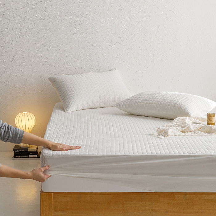 91家纺网 家纺一手货源 找家纺 忘忧草 2023新款全棉色织水洗棉夹棉床笠纯棉无印风格纯色 格韵-雅白