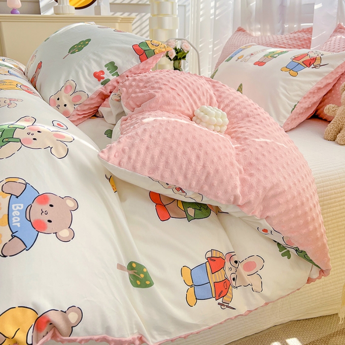91家纺网 家纺一手货源 找家纺 梦家居 2023新款全棉加安抚豆豆绒被套两件套三件套 熊兔乐园