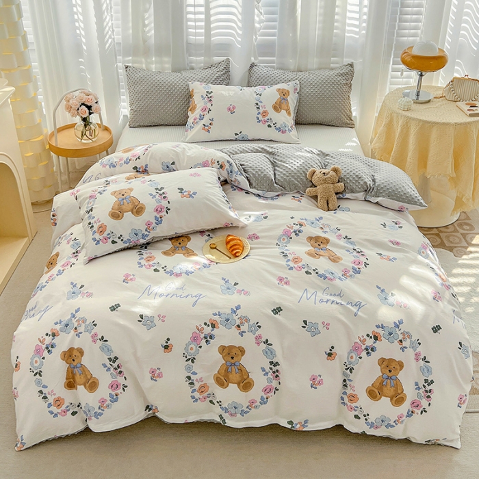 91家纺网 家纺一手货源 找家纺 梦家居 2023新款全棉加安抚豆豆绒被套两件套三件套 花环小熊