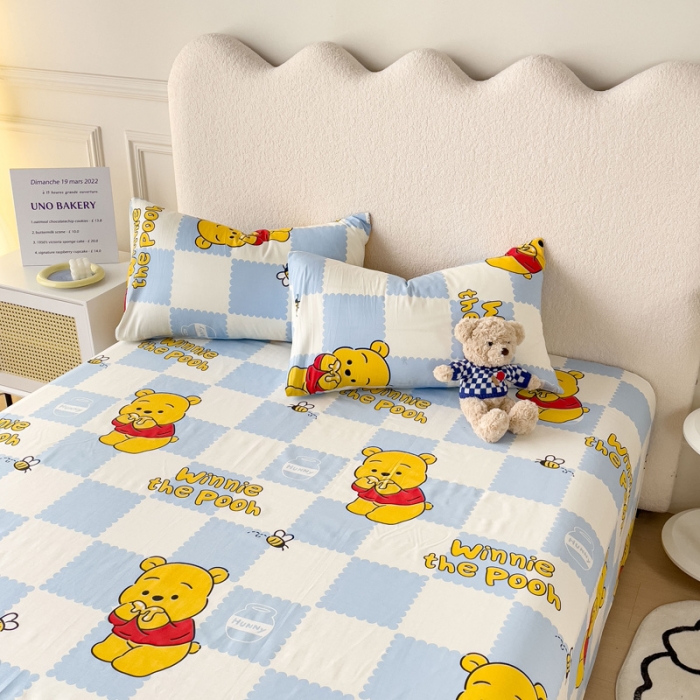 91家纺网 家纺一手货源 找家纺 金丝鸟 2023新款全棉纯棉印花系列单品床单 蓝格维尼熊