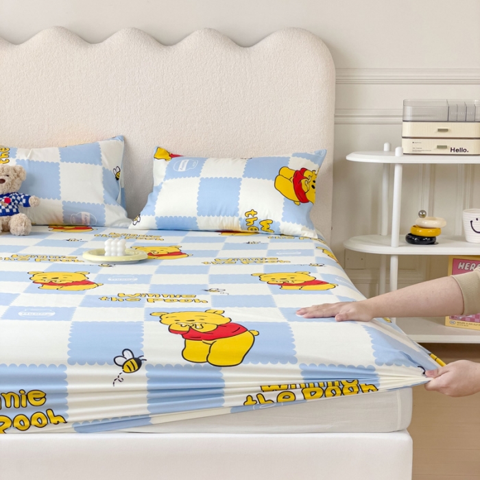 91家纺网 家纺一手货源 找家纺 金丝鸟 2023新款全棉纯棉印花系列单品床笠 蓝格维尼熊