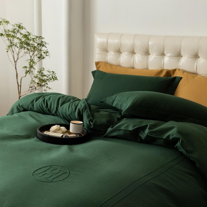91家纺网 家纺一手货源 找家纺 艾莱 2023新款A类长绒棉水洗80提花埋线工艺款四件套 艾华仕-墨绿