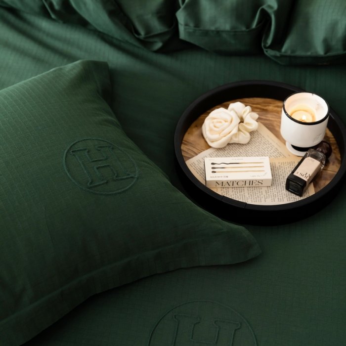 91家纺网 家纺一手货源 找家纺 艾莱 2023新款A类长绒棉水洗80提花埋线工艺款四件套 艾华仕-墨绿