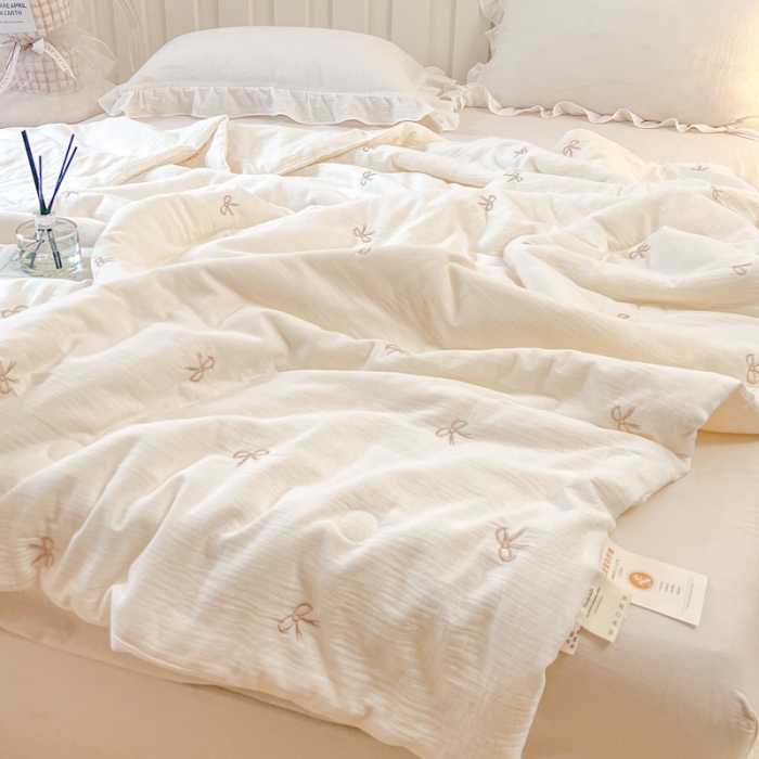 91家纺网 家纺一手货源 找家纺 木楌 2024新款双层皱皱纱刺绣款夏被 蝴蝶结