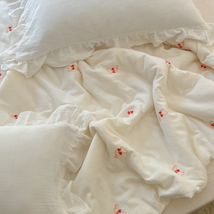 91家纺网 家纺一手货源 找家纺 木楌 2024新款双层皱皱纱刺绣款夏被 领结兔